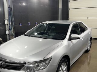 2015 Toyota Camry VII (XV50) Рестайлинг, серебристый, 2150000 рублей, вид 2