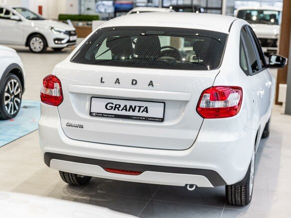 2026 Lada (ВАЗ) Granta I Рестайлинг, белый, 1098000 рублей - вид 5