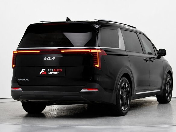 2026 Kia Carnival IV Рестайлинг, чёрный - вид 2