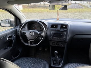 2018 Volkswagen Polo V Рестайлинг, бежевый, 820000 рублей, вид 4