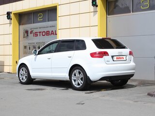 2009 Audi A3 II (8P) Рестайлинг 2, белый, 795000 рублей, вид 4