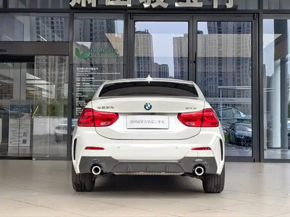 2022 BMW 1 серии 120i III (F52) Рестайлинг, белый, 1282000 рублей - вид 3