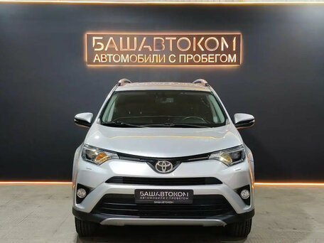 2017 Toyota RAV4 IV (XA40) Рестайлинг, серебристый, 2230000 рублей, вид 2