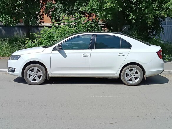 2019 Skoda Rapid I Рестайлинг, белый, 1100000 рублей