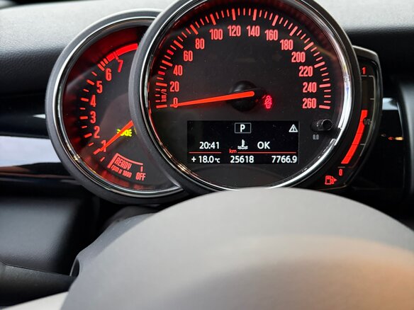 2021 Mini Hatch Cooper III (F55/F56) Рестайлинг, оранжевый, 2150000 рублей - вид 15