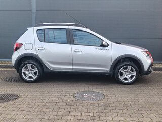 2022 Renault Sandero Stepway II Рестайлинг, серый, 1749000 рублей, вид 3