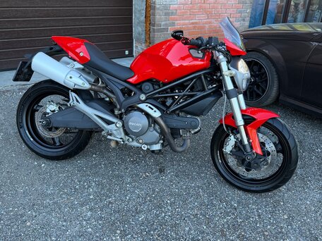 2008 Ducati Monster 696, красный, 420000 рублей, вид 3