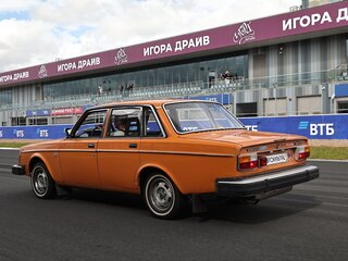 1975 Volvo 240 Series, оранжевый, 1300000 рублей, вид 2