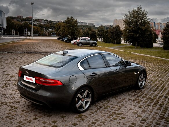 2016 Jaguar XE EcoBoost I, серый, 1399000 рублей - вид 2