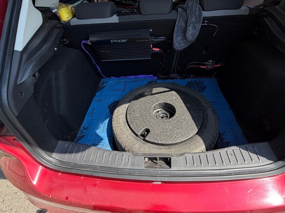 2011 Ford Focus III, красный, 600000 рублей - вид 2