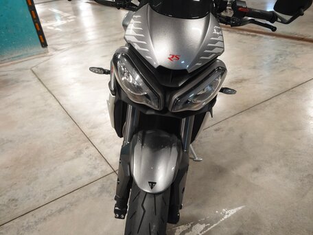 2022 Triumph Street Triple, серый, 1000000 рублей, вид 3