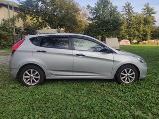 2013 Hyundai Solaris I, серебристый, 830000 рублей, вид 4