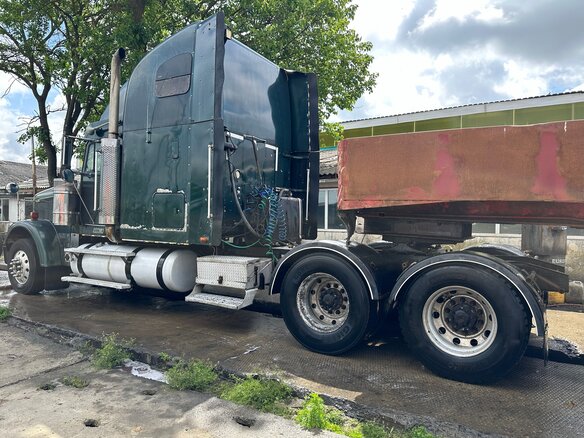 2003 Freightliner FLD, зелёный, 2700000 рублей - вид 8