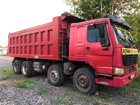 2006 Sinotruk Howo HW76, красный, 1350000 рублей, вид 1