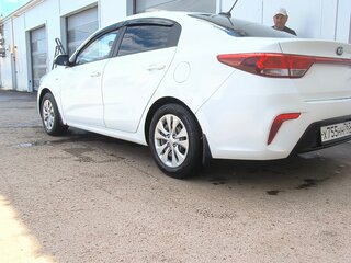 2020 Kia Rio IV, белый, 1200000 рублей, вид 3