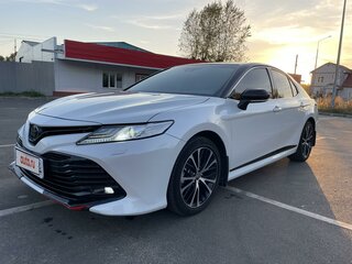 2021 Toyota Camry VIII (XV70), белый, 3150000 рублей, вид 2