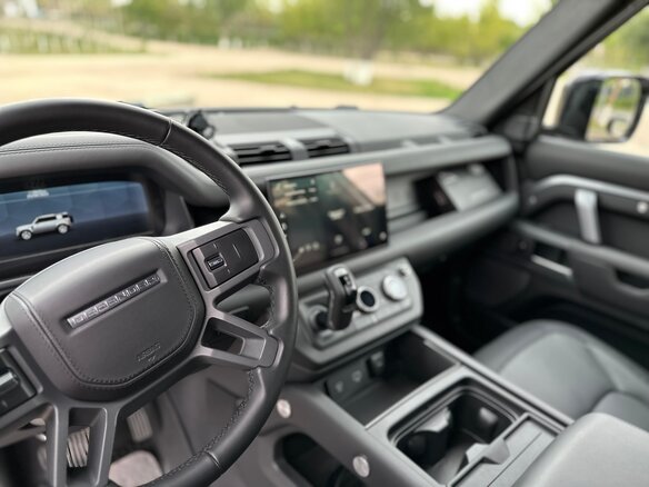 2022 Land Rover Defender 110 II, серый, 9800000 рублей - вид 11