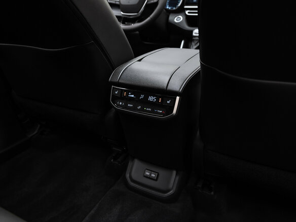 2026 Toyota Highlander IV (XU70), белый - вид 15