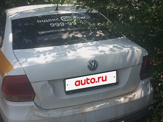 2016 Volkswagen Polo V Рестайлинг, жёлтый, 400000 рублей, вид 2