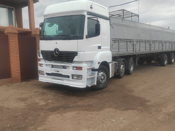 2004 Mercedes-Benz Axor, белый, 2125000 рублей - вид 3