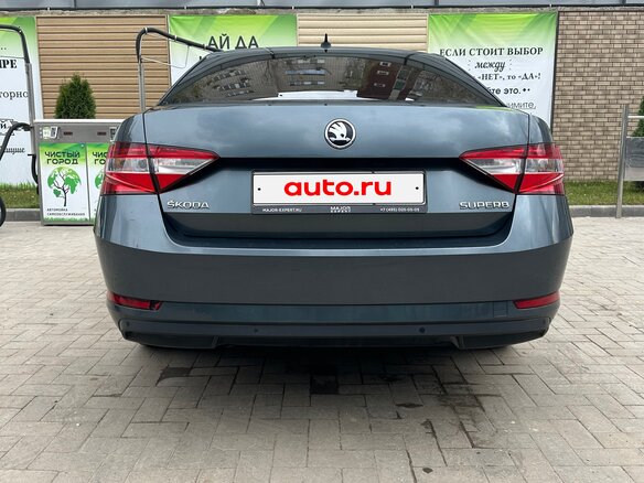 2019 Skoda Superb III, серый, 1820000 рублей - вид 4