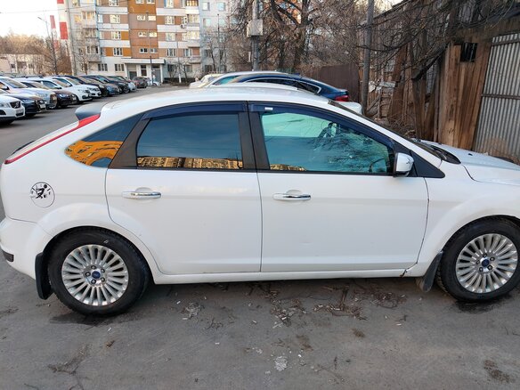 2008 Ford Focus II Рестайлинг, белый, 450000 рублей