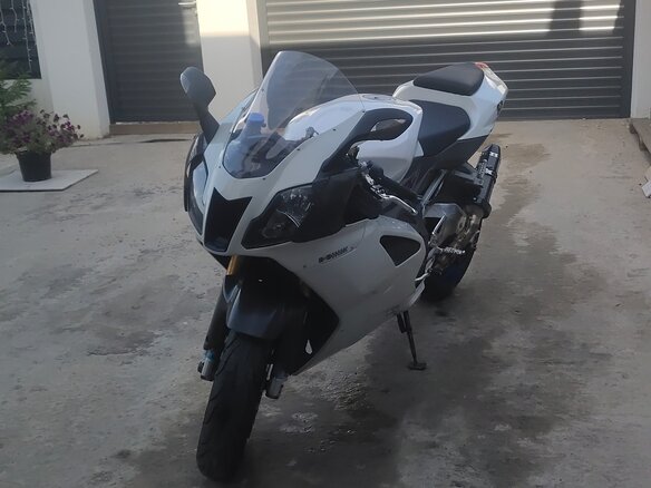 2004 Aprilia RSV1000 R, белый, 450000 рублей - вид 2