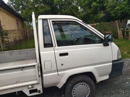 2001 Toyota TownAce, белый, 1500000 рублей, вид 3