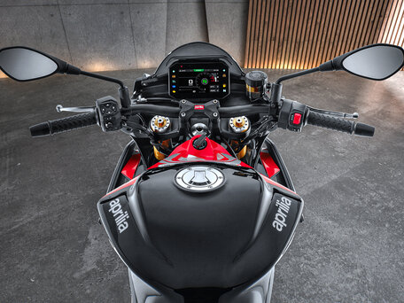 2026 Aprilia Tuono 660, чёрный, 1800000 рублей, вид 5
