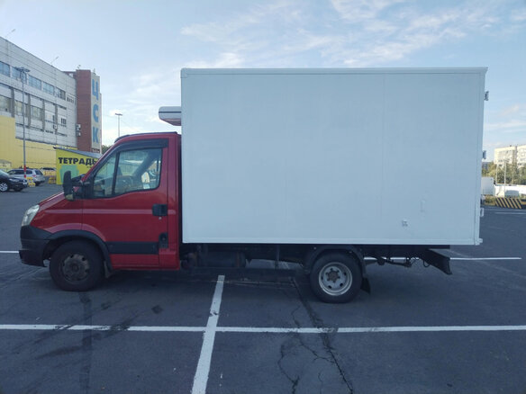 2013 Iveco Daily, красный, 1650000 рублей - вид 1