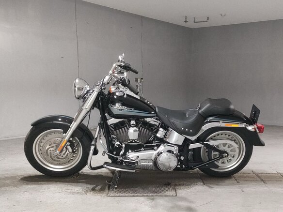 2011 Harley-Davidson Fat Boy, чёрный, 821000 рублей - вид 1