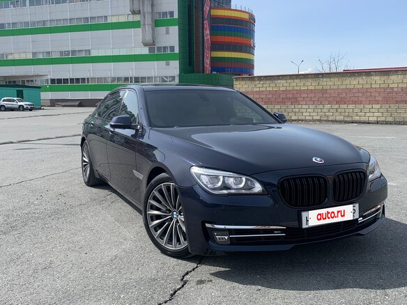 2013 BMW 7 серии Long 740Li xDrive V (F01/F02/F04) Рестайлинг, синий, 1850000 рублей - вид 4