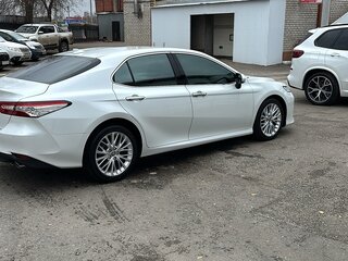 2020 Toyota Camry VIII (XV70), белый, 3350000 рублей, вид 4