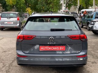 2021 Volkswagen Golf VIII, серый, 1491974 рублей, вид 5
