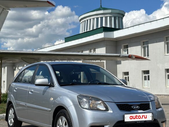 2011 Kia Rio II Рестайлинг, серебристый, 649000 рублей - вид 1