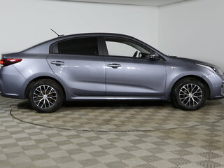 2020 Kia Rio IV, серый, 1449990 рублей, вид 4