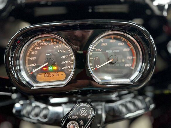 2017 Harley-Davidson Road Glide, пурпурный, 1980000 рублей - вид 39