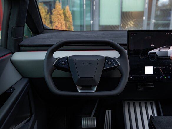 2026 Tesla Cybertruck Cyberbeast, серебристый - вид 30