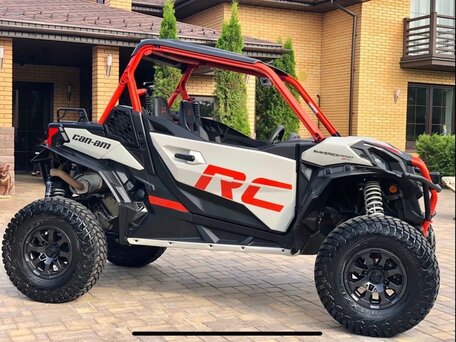 2021 BRP Can-Am Maverick Sport, красный, 2299999 рублей, вид 2
