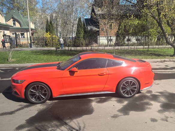 2016 Ford Mustang VI, оранжевый, 2500000 рублей - вид 11