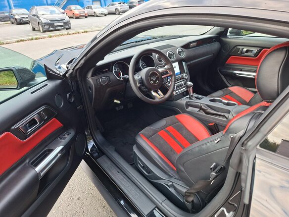2022 Ford Mustang VI Рестайлинг, чёрный, 3480000 рублей - вид 26