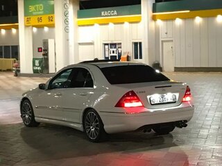 2005 Mercedes-Benz C-Класс 230 II (W203) Рестайлинг, белый, 850000 рублей, вид 1