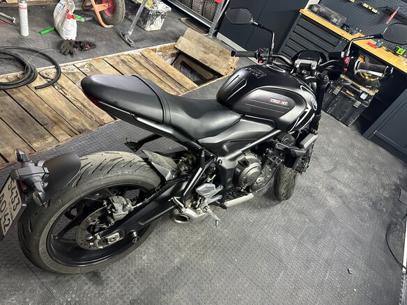2021 Triumph Trident 660, чёрный, 900000 рублей - вид 2