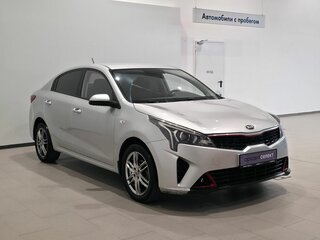 2020 Kia Rio IV Рестайлинг, серебристый, 1470000 рублей, вид 3