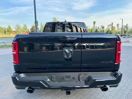 2026 Ram 1500 Crew Cab eTorque V Рестайлинг, чёрный, 10899000 рублей, вид 5