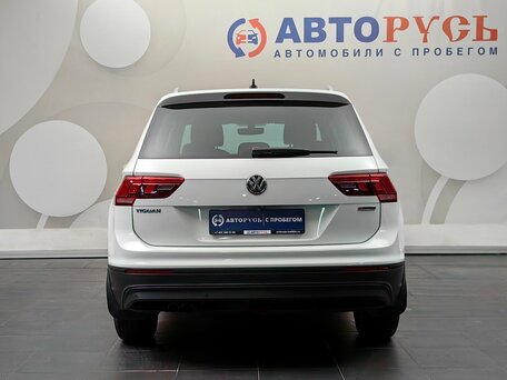 2018 Volkswagen Tiguan II, белый, 2455000 рублей, вид 4