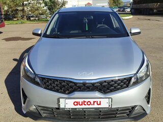 2021 Kia Rio IV Рестайлинг, серебристый, 1750000 рублей, вид 1