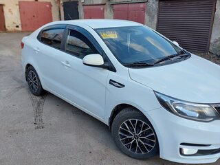 2016 Kia Rio III Рестайлинг, белый, 1180000 рублей, вид 4