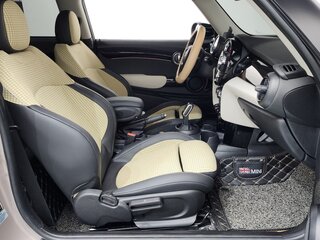 2021 Mini Hatch Cooper III (F55/F56) Рестайлинг 2, серебристый, 1660000 рублей, вид 5