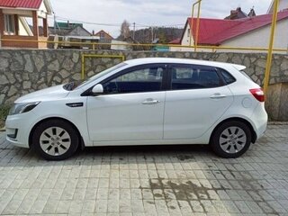2013 Kia Rio III, белый, 850000 рублей, вид 5